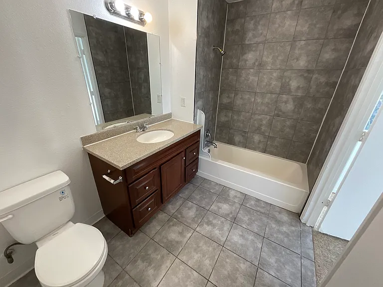 323 Magnolia St #101 — Photo 15
