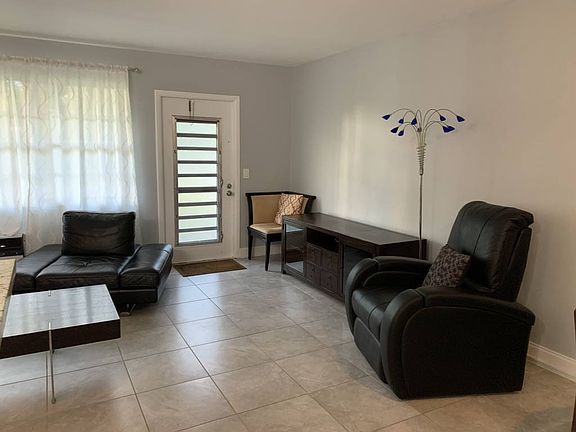 3rd image of 4 Ventnor Dr