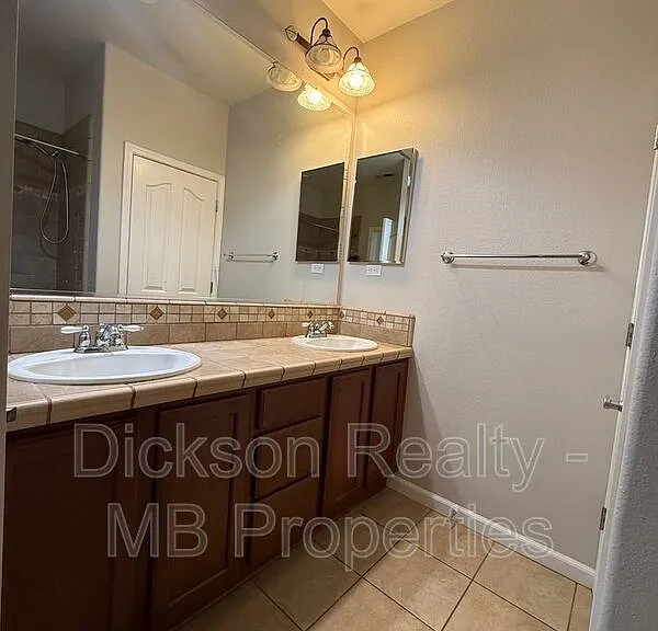 475 Dartmoor Ct — Photo 13