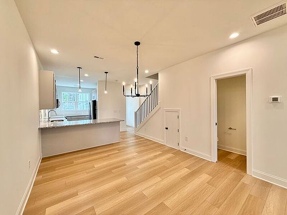 4th image of 4811 Gossamer Ln #104