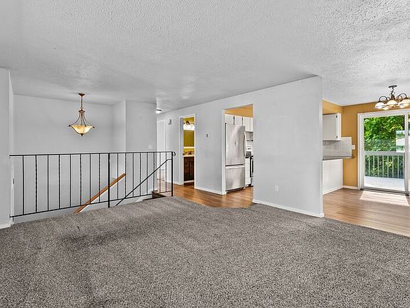 5th image of 2715 N Whipple Ct