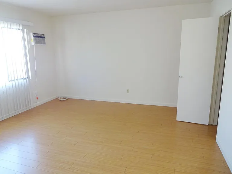 91 N Mar Vista Ave #9 — Photo 16