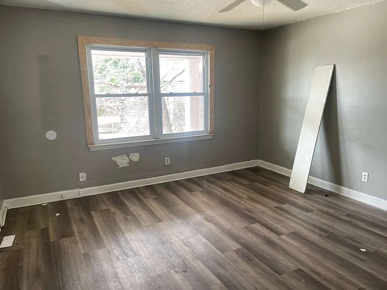 1514 Murchison Rd — Photo 2