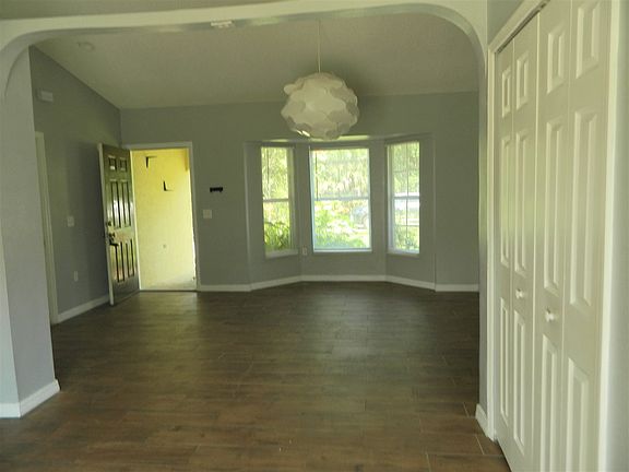 3rd image of 30 Ryall Ln