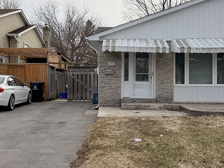 245 Heritage Dr — Photo 2