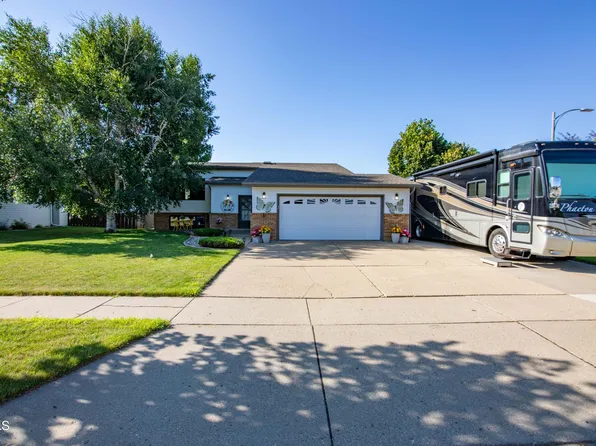 201 Laredo Dr, Bismarck, ND 58504