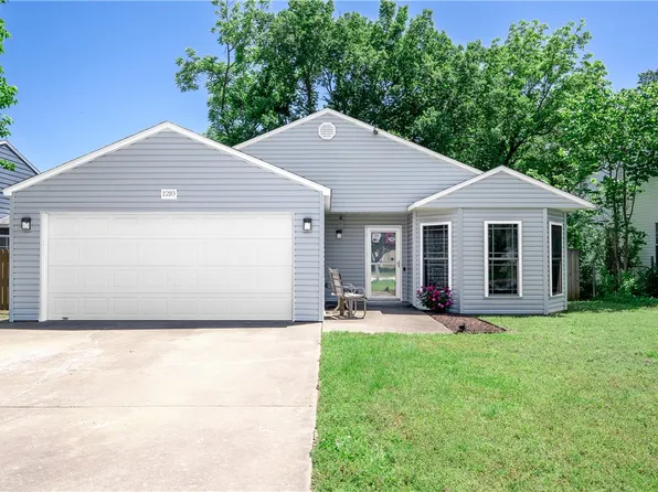 1210 Spring St, Bentonville, AR 72712
