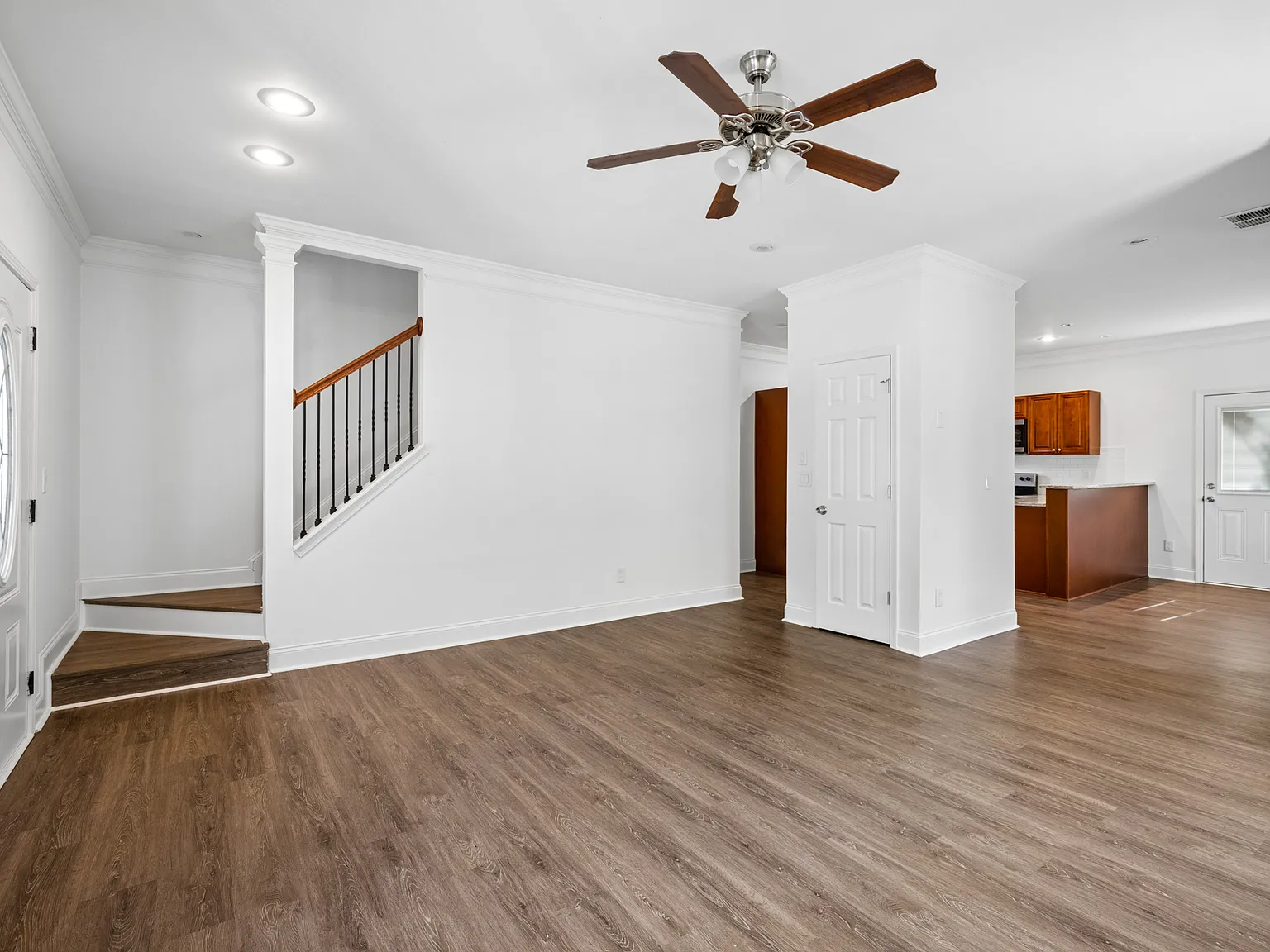 3 bed, 2.5 bath, 2394 sqft, $2,495 — Photo 4