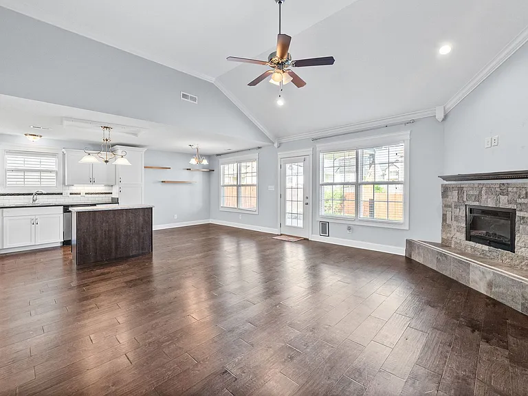 3753 Windmill Dr — Photo 7