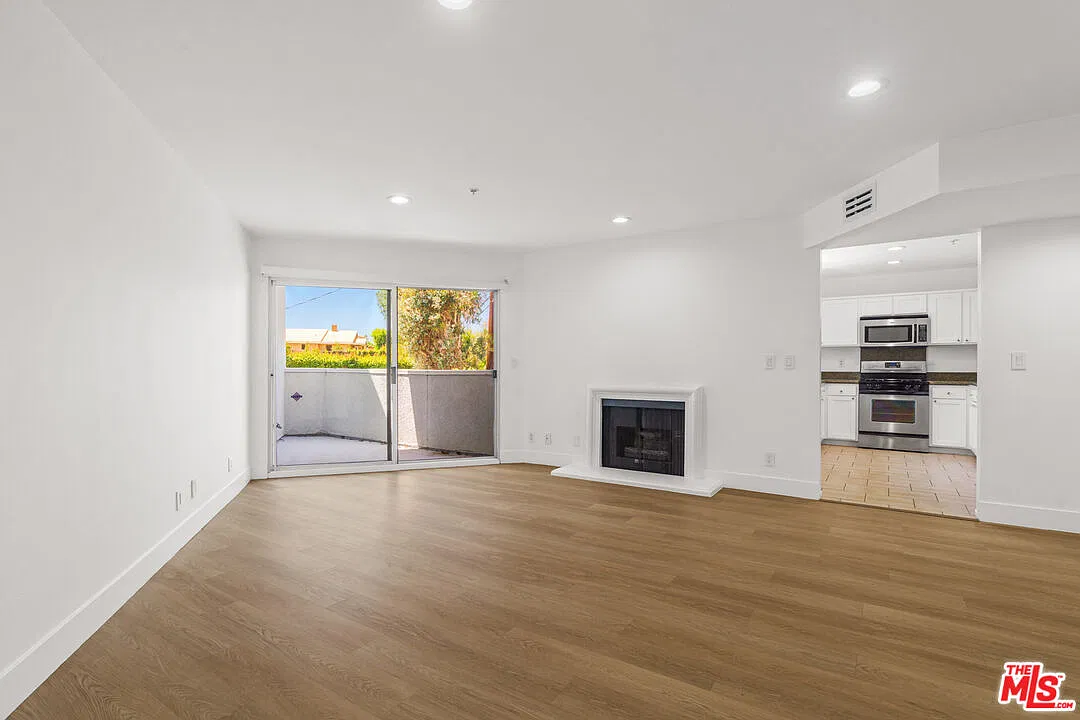 16100 W Sunset Blvd — Photo 1