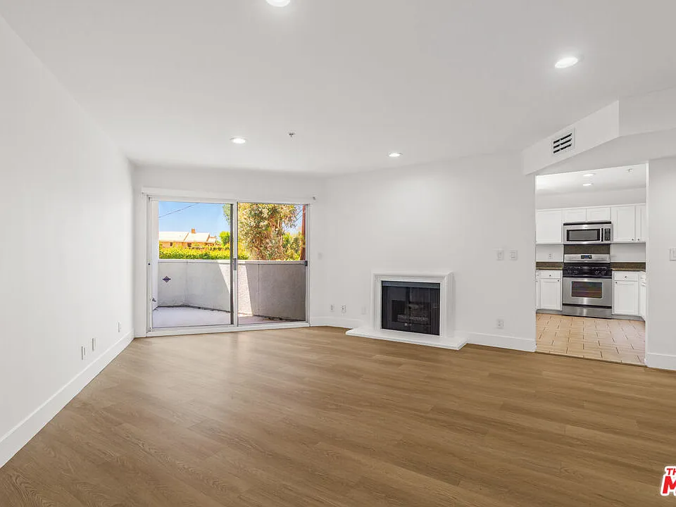 16100 W Sunset Blvd #104