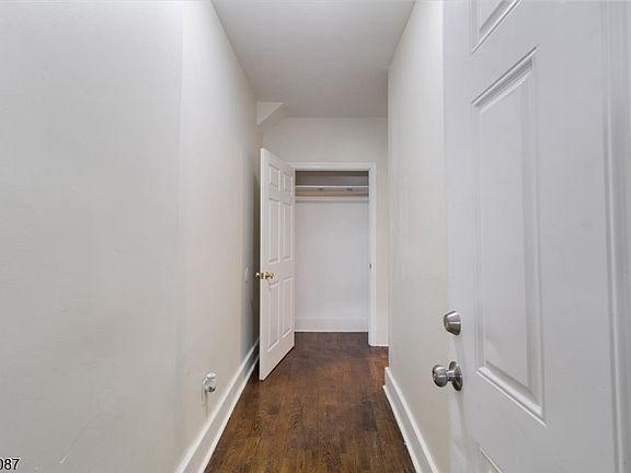 4th image of 422 Jelliff Ave