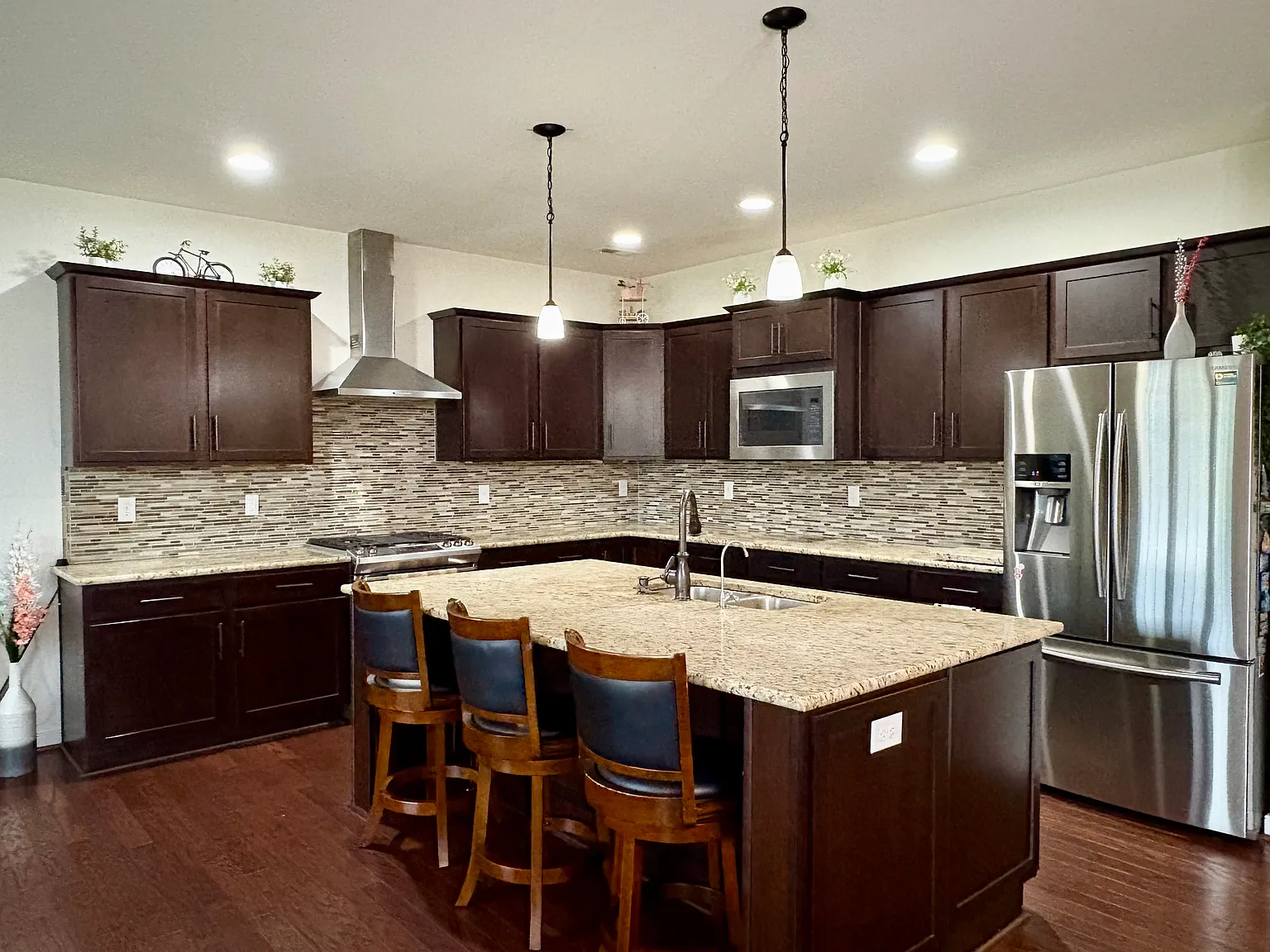 4 bed, 3.5 bath, 2439 sqft, $3,099 — Photo 3