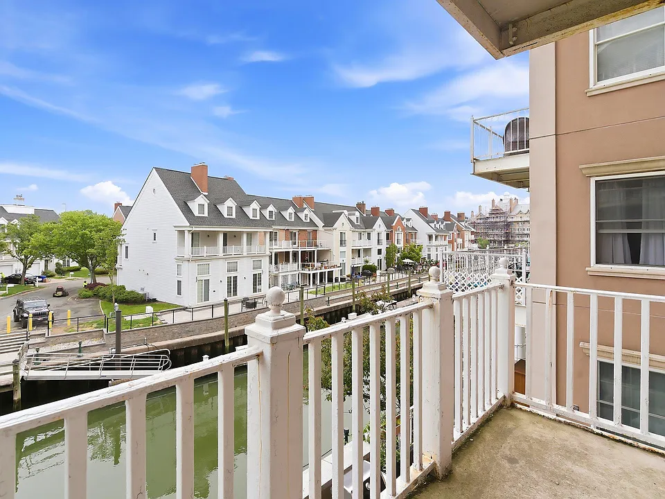 204 Shearwater Ct W #21