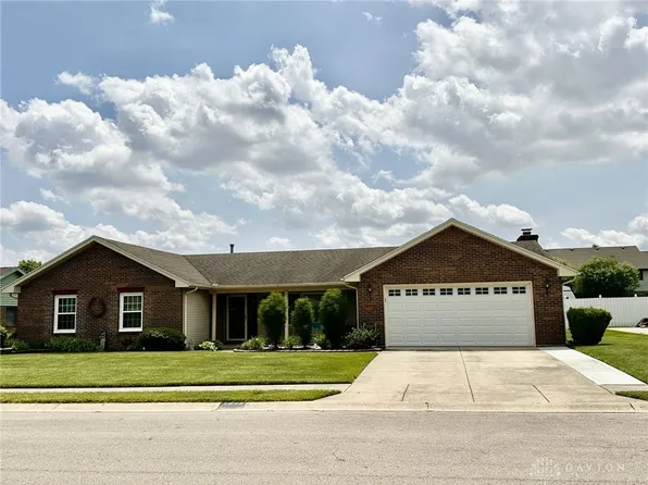 1913 Carlyle Dr, Piqua, OH 45356