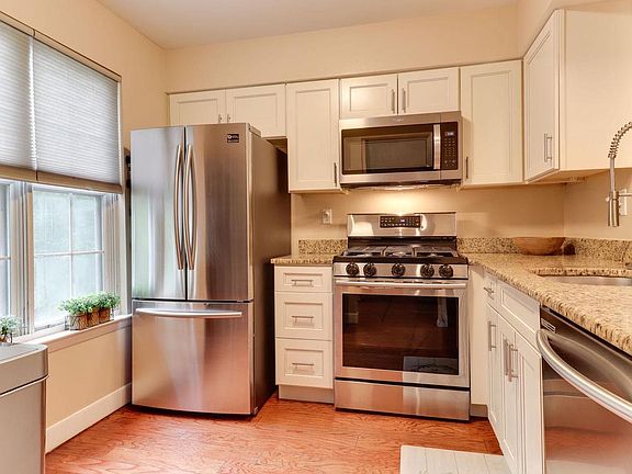5th image of 222 Boothby Ct