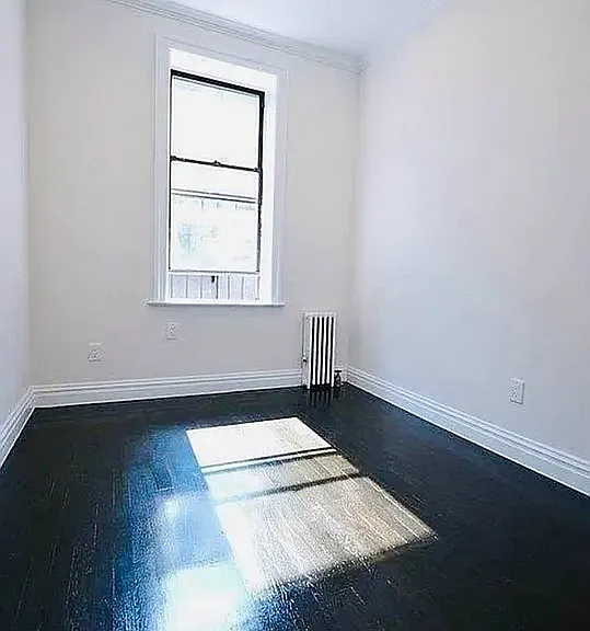 318 E 11th St #2 — Photo 4
