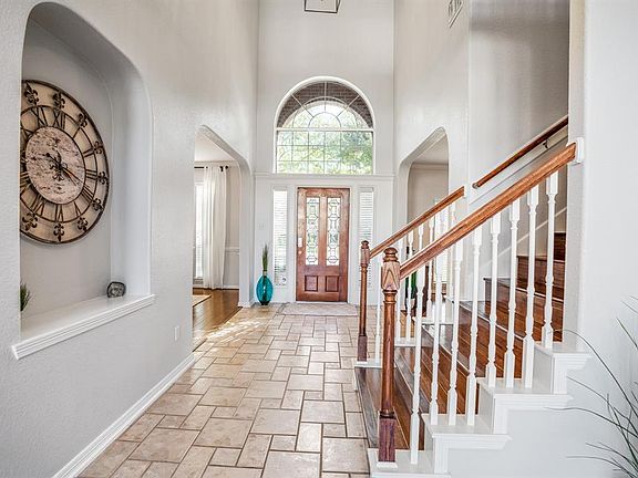 Looking back towards the front door of the home, you have lots of architectural features that elevate the design - including this art niche at the bottom of the stairs.