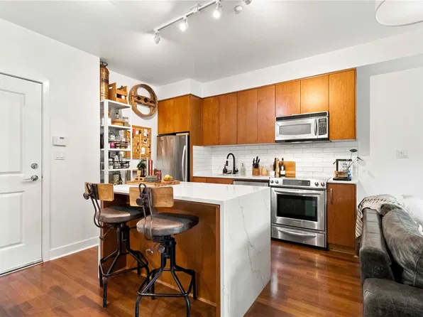 1375 Bear Mountain Pkwy #306, Langford, BC V9B 0C9