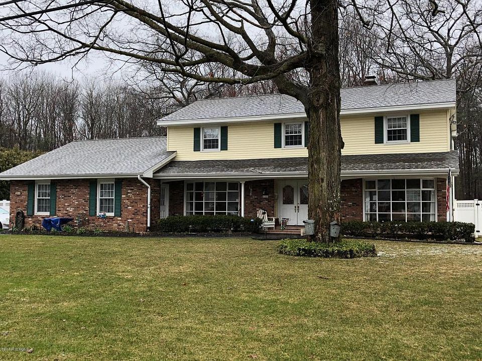 1st image of 16 Wincrest Dr