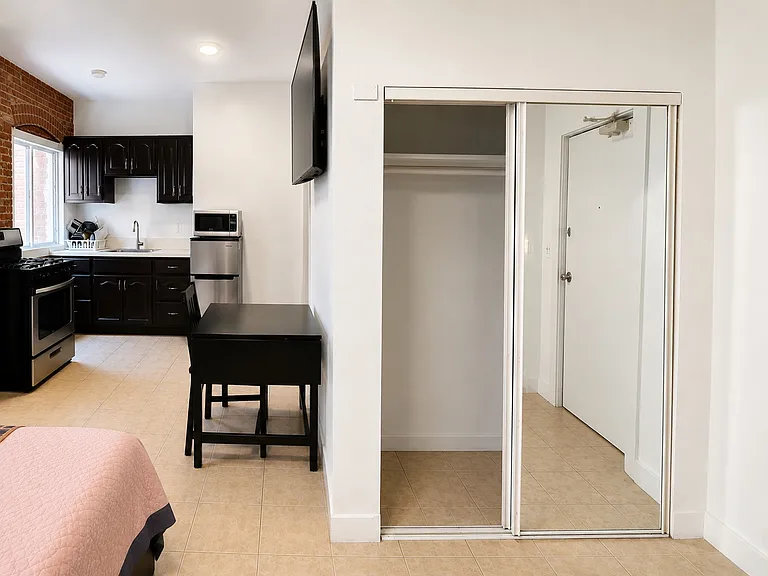 1420 S Flower St #5 — Photo 5