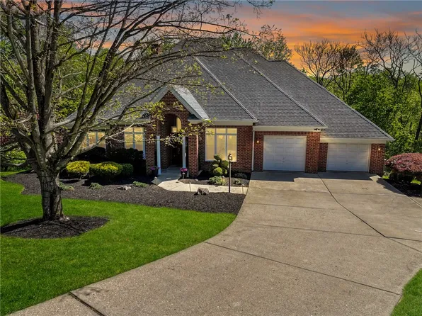217 Pine Grove Ct, Baden, PA 15005