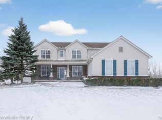 547 Brooks Ct, Oxford, MI 48371