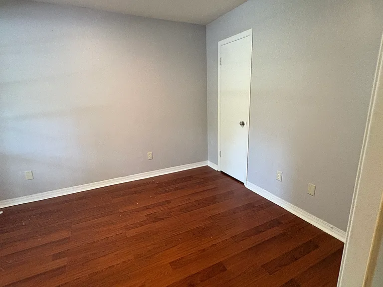 859 Wesley Ave — Photo 5