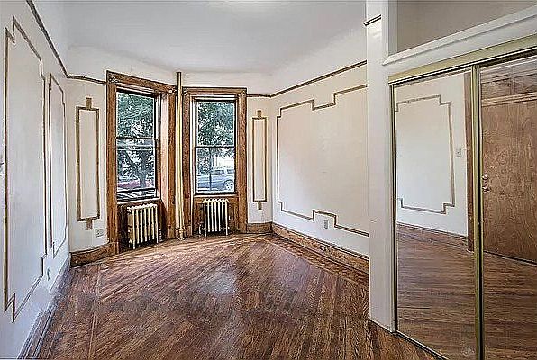 1st image of 250 New York Ave #3