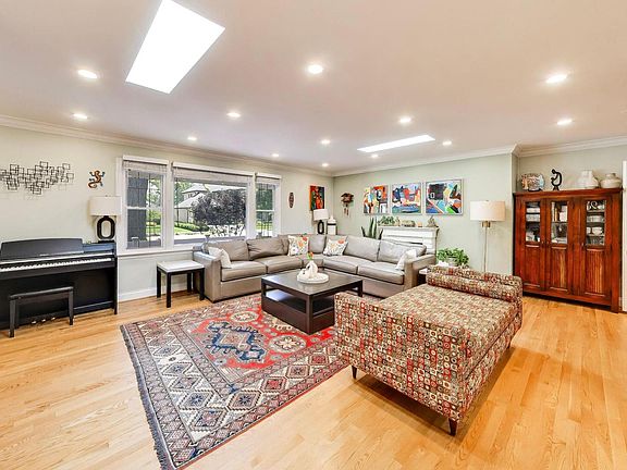 3rd image of 1884 Penfold Pl