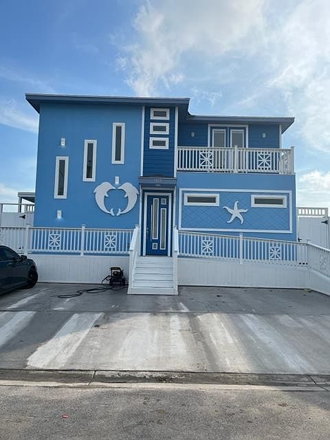 1st image of 1029 E Tarpon Ave