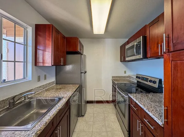 94-1465 Waipio Uka St APT S104, Waipahu, HI 96797