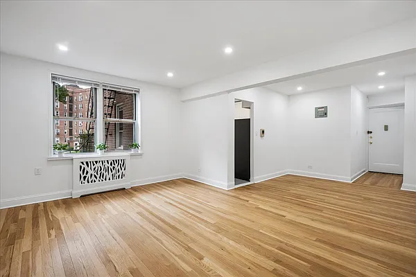 Sold by BREU CHURCHILL | media 8