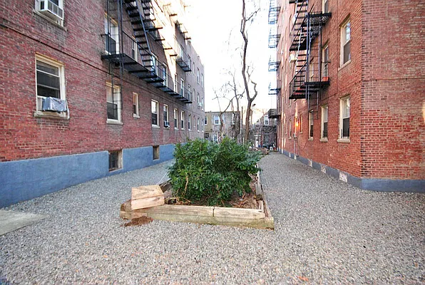 Sold by CENTURY 21 Sunny Gardens Realty, Inc. | media 46