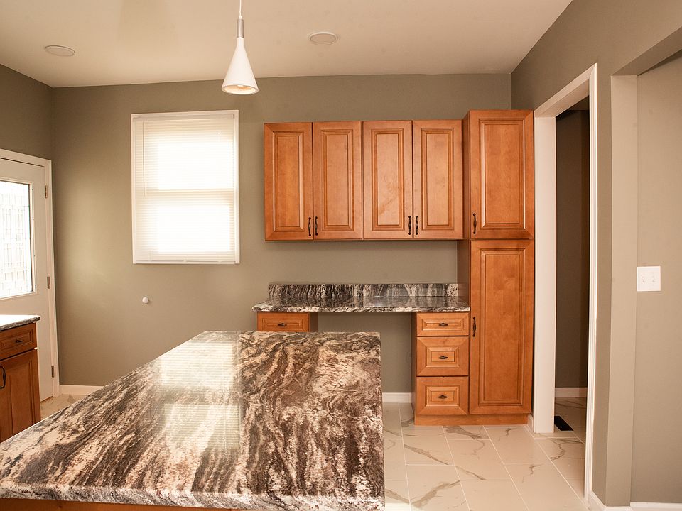 1st image of 1096 Fairwood Ave