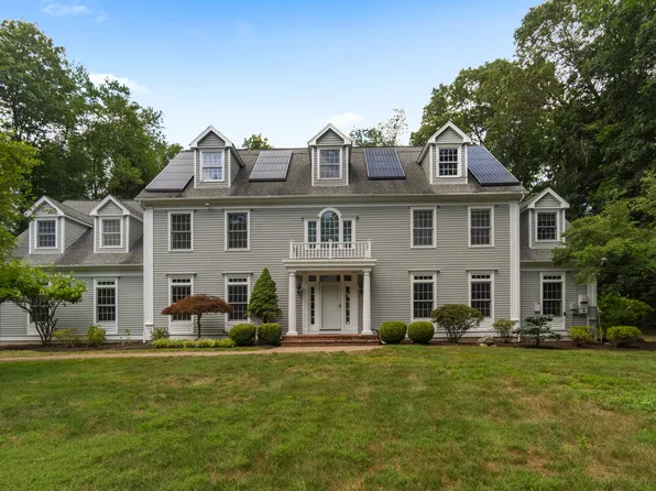 15 Penny Lane, Woodbridge, CT 06525