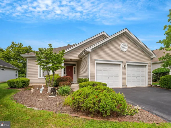 27 Foster Rd, Pennington, NJ 08534