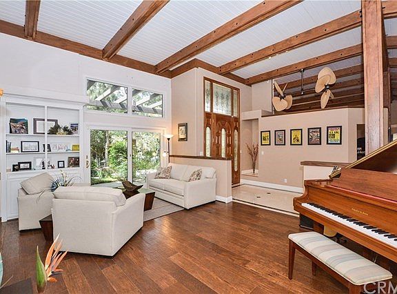 Stunning Entry, Open Floor Plan taking advantage of the Beautiful View. Resort Style Fanomation Ceil