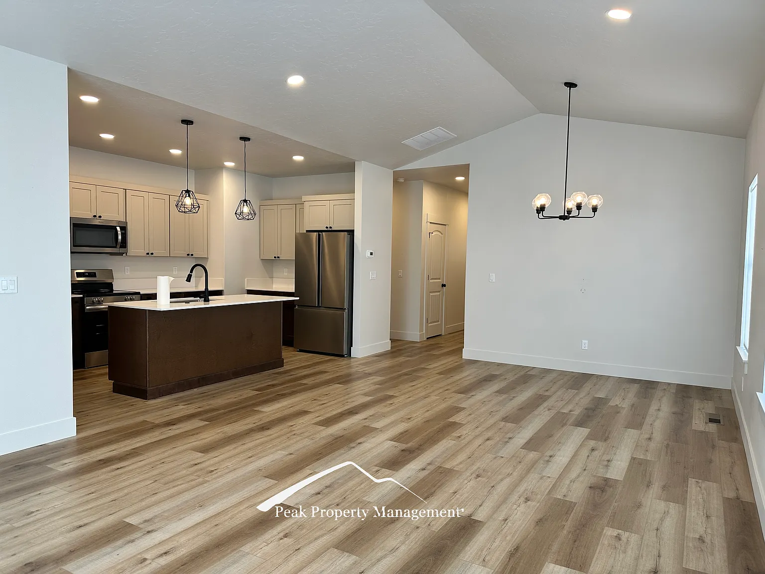 4 bed, 1739 sqft, $2,200 — Photo 3