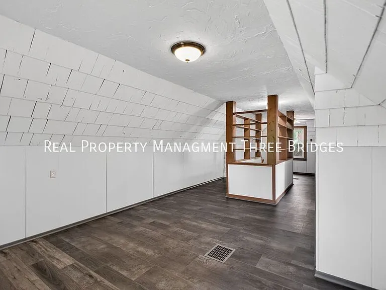130 S Barat Ave — Photo 21