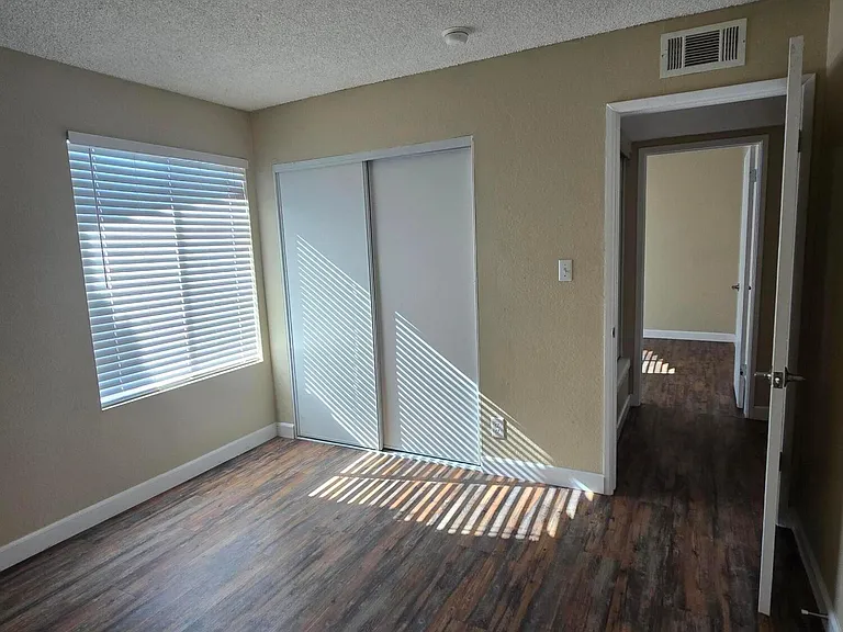 9002 W Roma Ave — Photo 16
