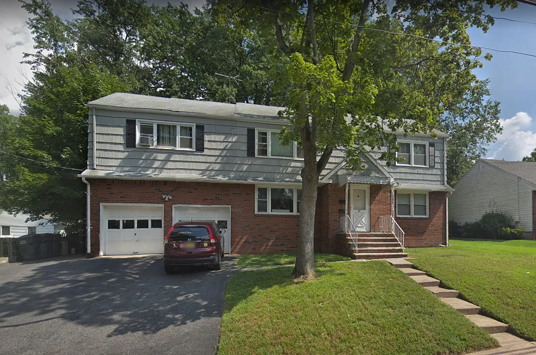 4 bed, $3,900 — Photo 1