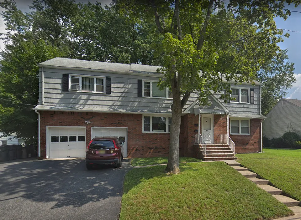 53 Harrington St #2B