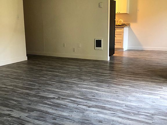 2x1.5-View into dining room from living room
