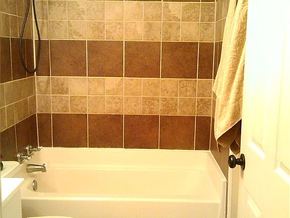 5th image of 220 Jeffery Dr