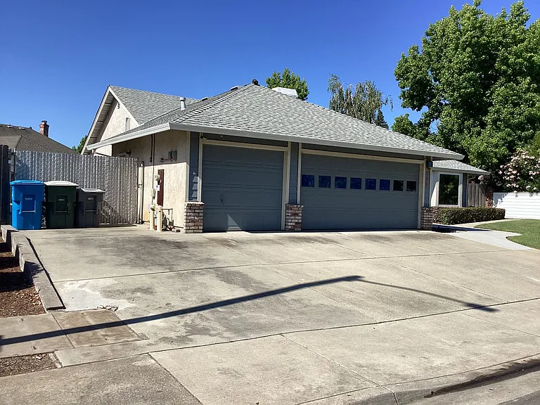 790 Teesdale Rd — Photo 2