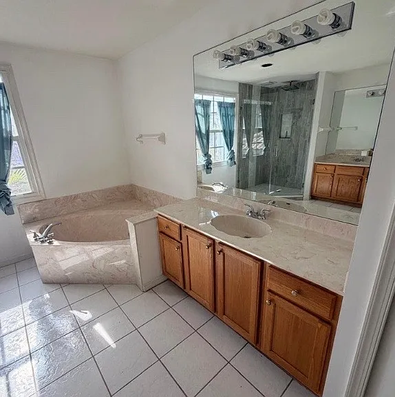 1226 Avondale Ln — Photo 8