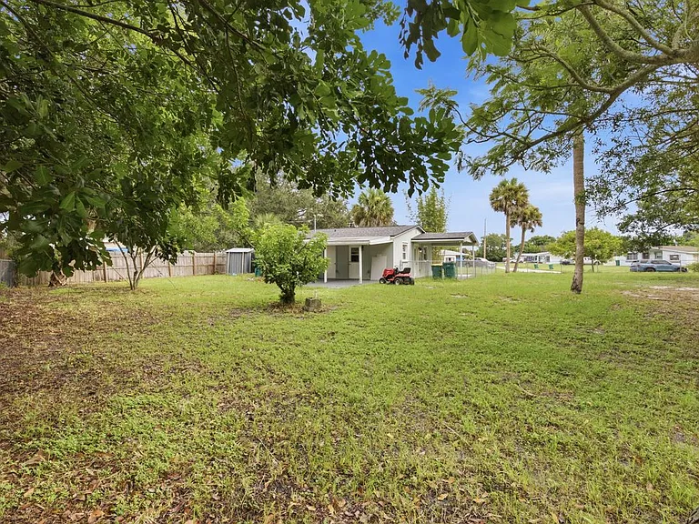 2267 Robinhood Dr — Photo 22
