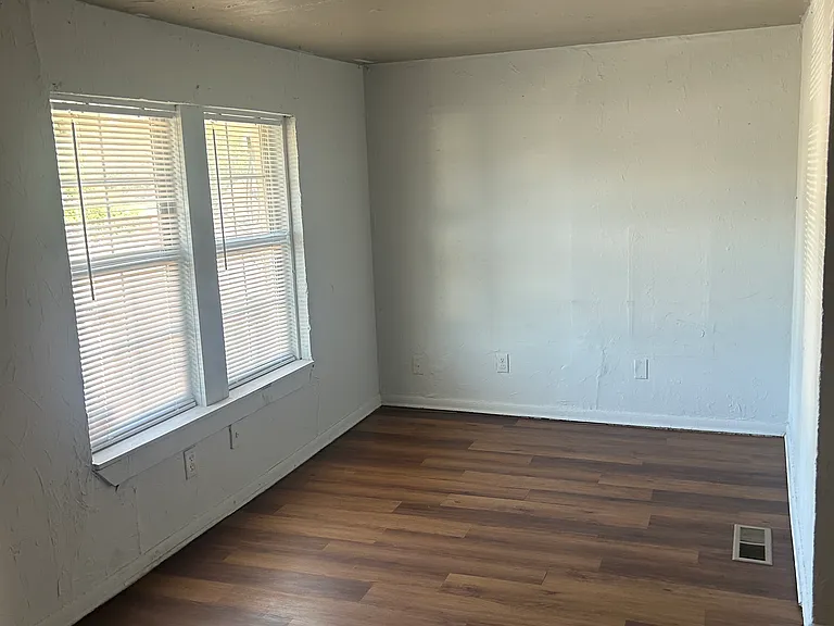 3315 S Youngs Blvd — Photo 3