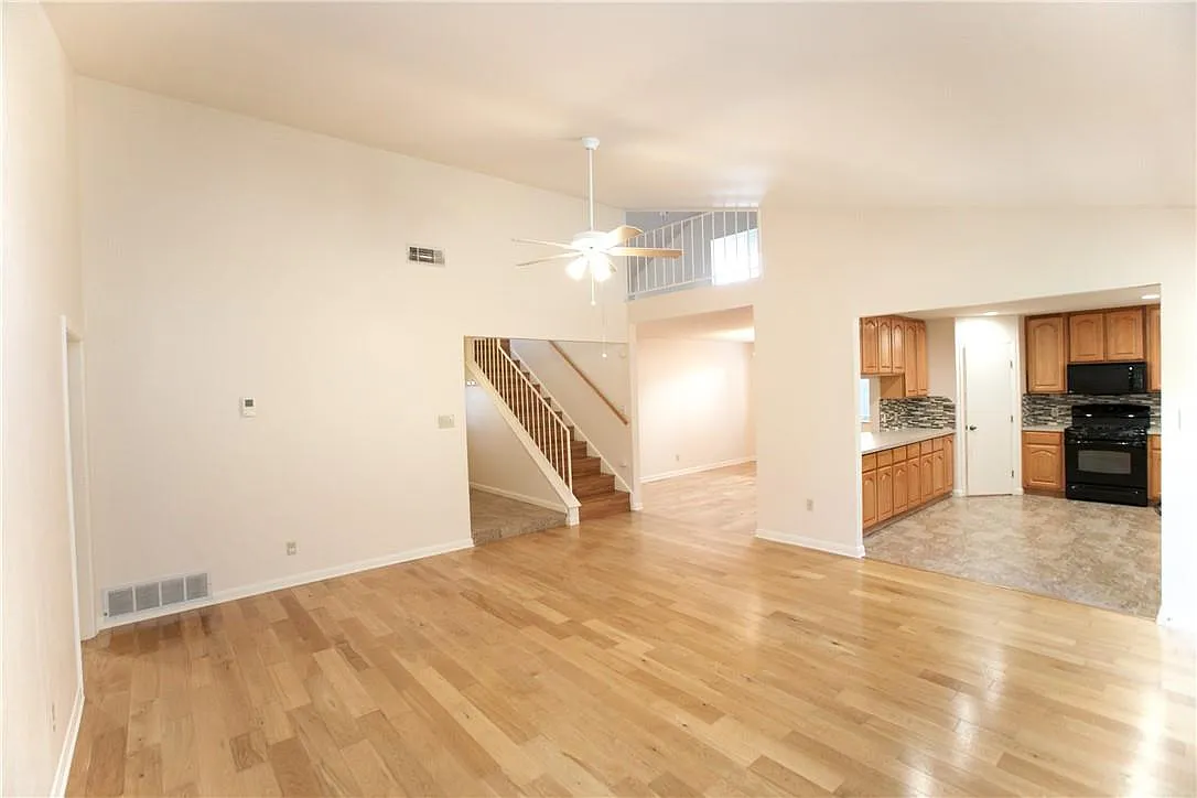 Building Photo - 4700 Running Deer Dr